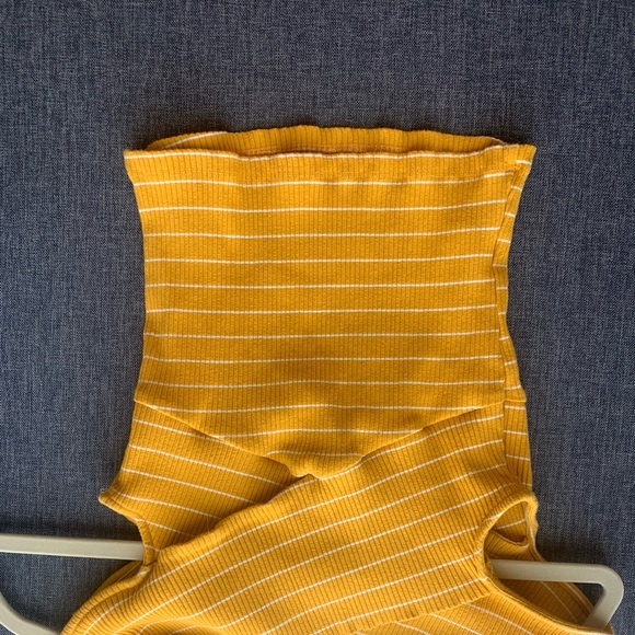 Crop top - Picture 2 of 3